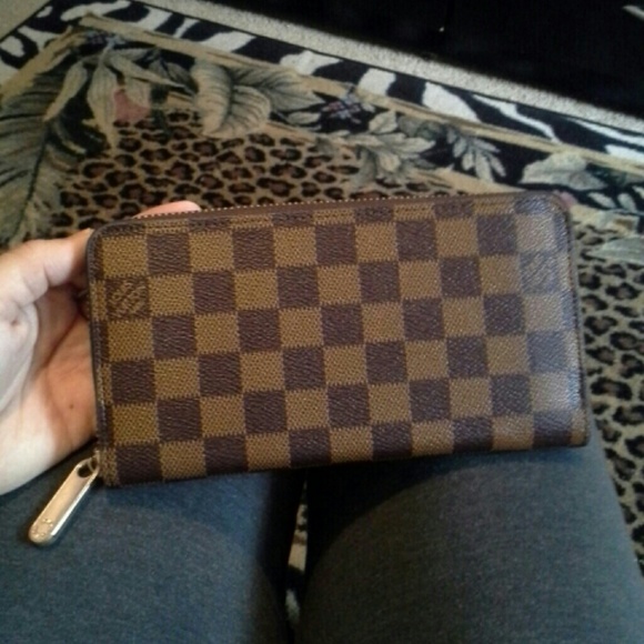 🎉FLASH SALE! 🎉 Damier ebene zippy wallet