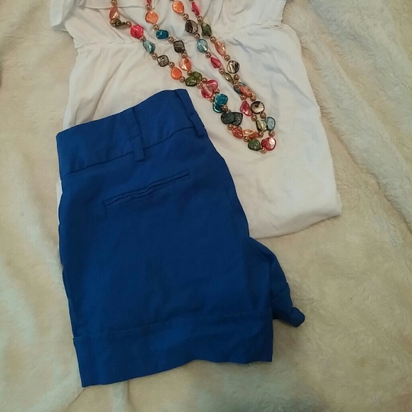 Blue statement shorts - Picture 2 of 3