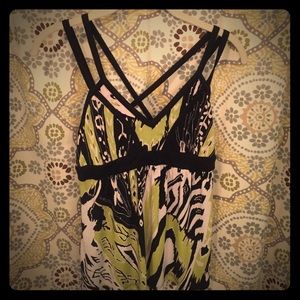 Sele top. Size large. Fits more like a medium.