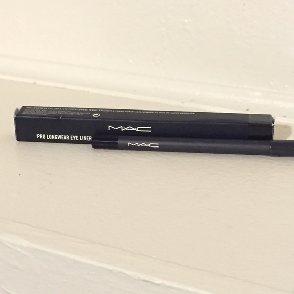 MAC Pro Longwear Eyeliner