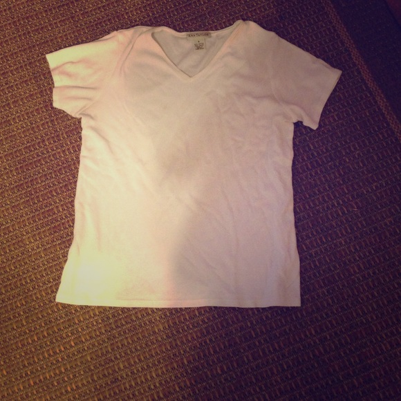 White lined top