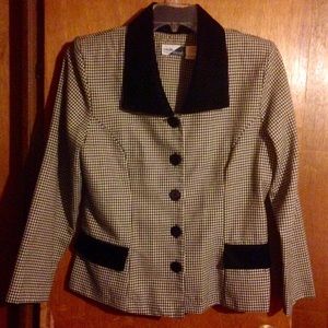 Houndstooth Suit W/ Velvet Collar
