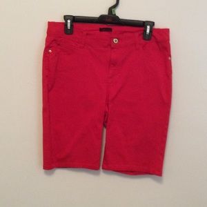 Red short