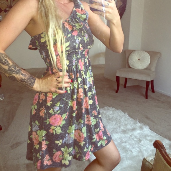 Vintage grey and floral dress 🌷🌸💐