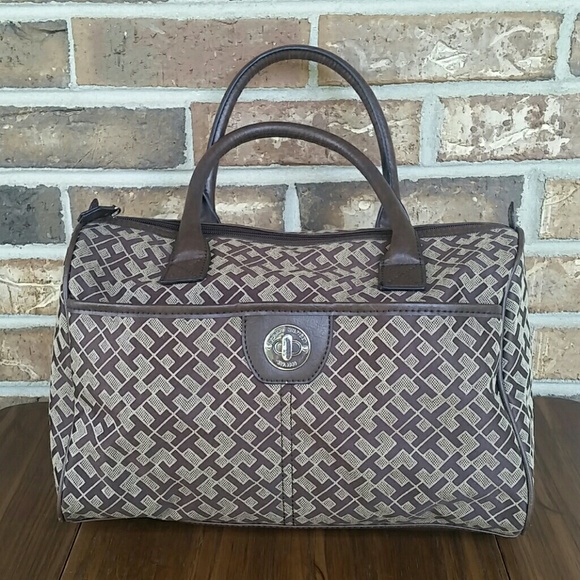 Tommy Hilfiger Handbags - Tommy Hilfiger purse