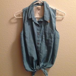 Cute cowgirl style top. Never worn.