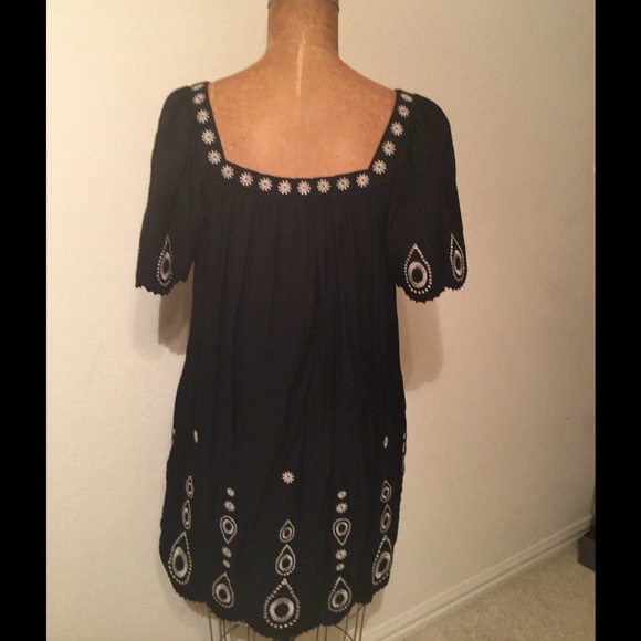 ๐HP "BOHO Babes" ๐Embroidered BCBGMaxAzria Dress - Picture 4 of 4