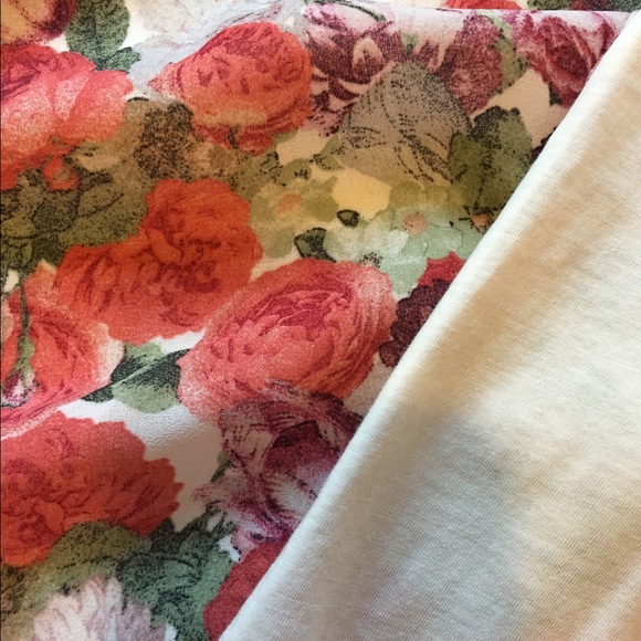 Top with flowers on the front, back all white - Picture 4 of 4