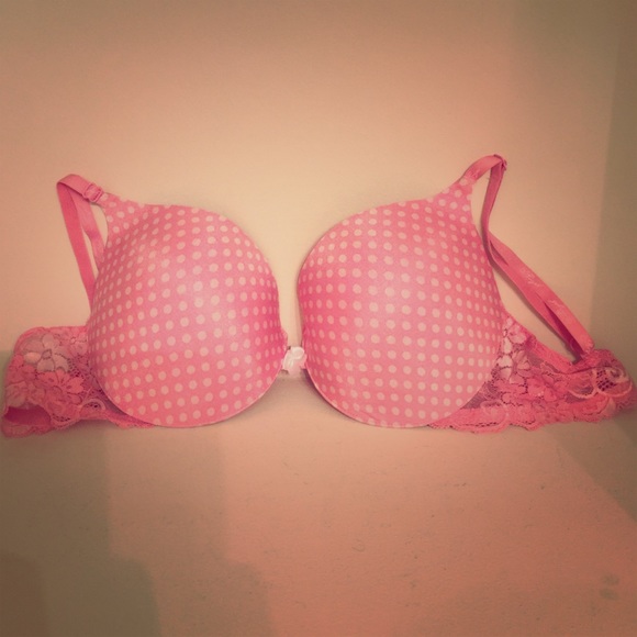 VS Angels Cleavage