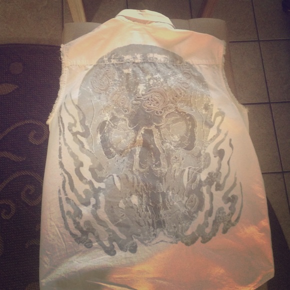 White Harley Davidson shirt