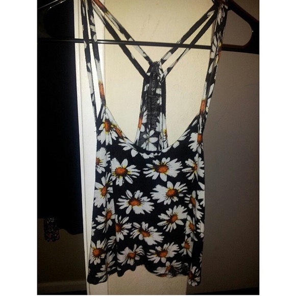 Daisy cropped tank! - Picture 1 of 1
