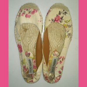 OFFERS!? Steve Madden floral Flats