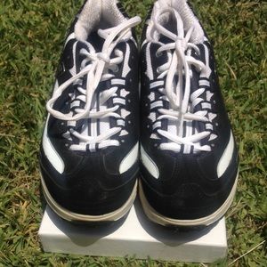 Sketchers black and white shape-ups