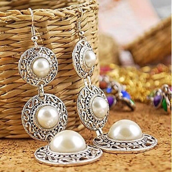 Jewelry - Tibetan silver pearl inlay earrings.