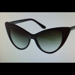 Designer Inspired Cat Eye Sunglasses!