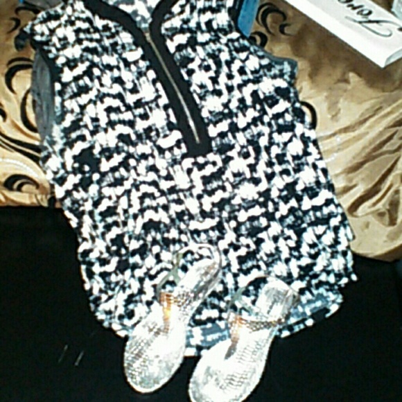 NWT Silver snake skin print sandal - Picture 3 of 3