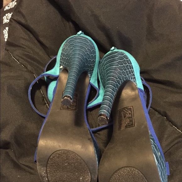 Heels - Picture 2 of 4