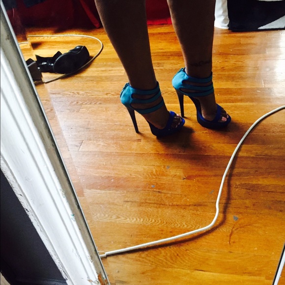 Heels - Picture 4 of 4