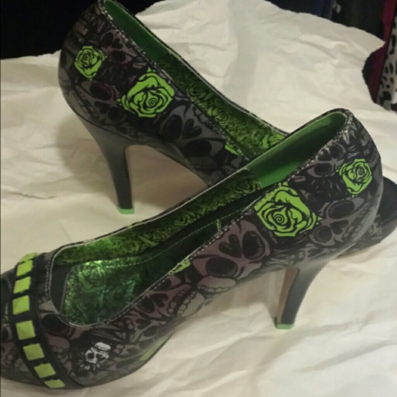 SOLD - Picture 3 of 4