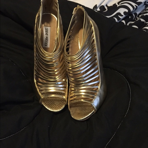 Sexy gold bootie
