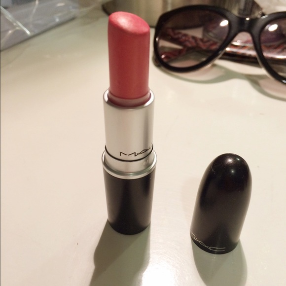 MAC Lipstick Bombshell