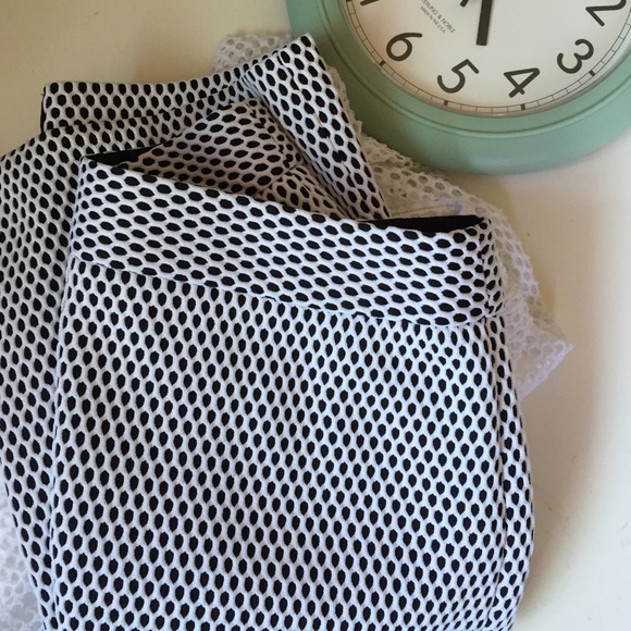 BR textured skirt - Picture 2 of 4