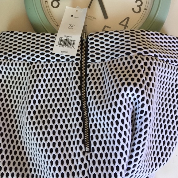 BR textured skirt - Picture 3 of 4