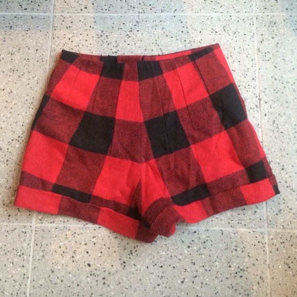 FOREVER 21 Red/Black Patterned Shorts Size 24 - Picture 2 of 3