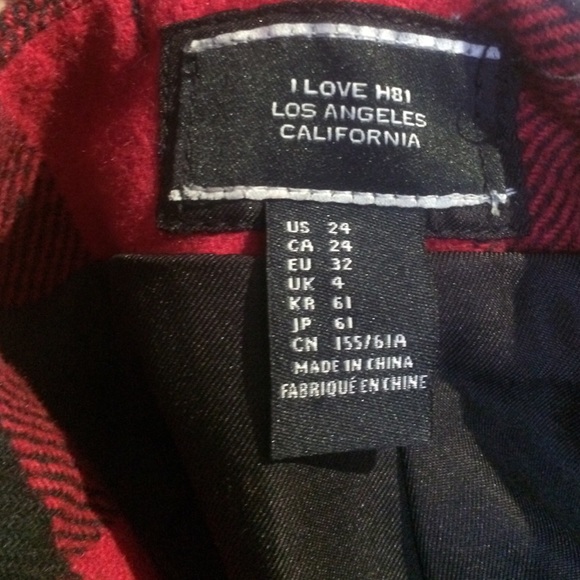 FOREVER 21 Red/Black Patterned Shorts Size 24 - Picture 3 of 3