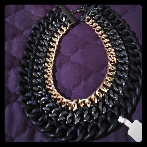 Gorgeous statement necklace!
