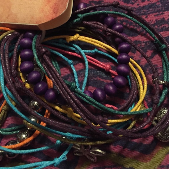 Assorted bracelets - Picture 2 of 3