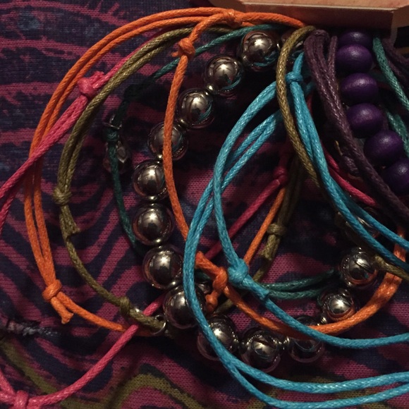Assorted bracelets - Picture 3 of 3