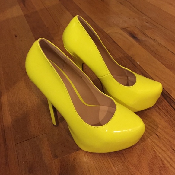 High heels neon yellow shoes