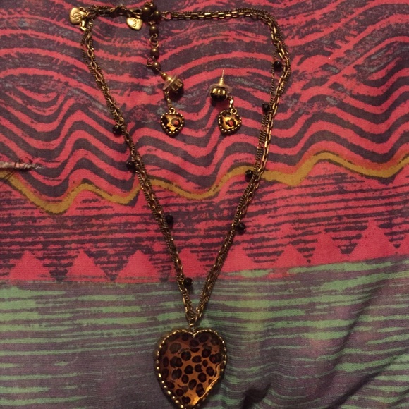 Necklace and earring set