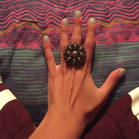 Flower ring - Picture 3 of 3