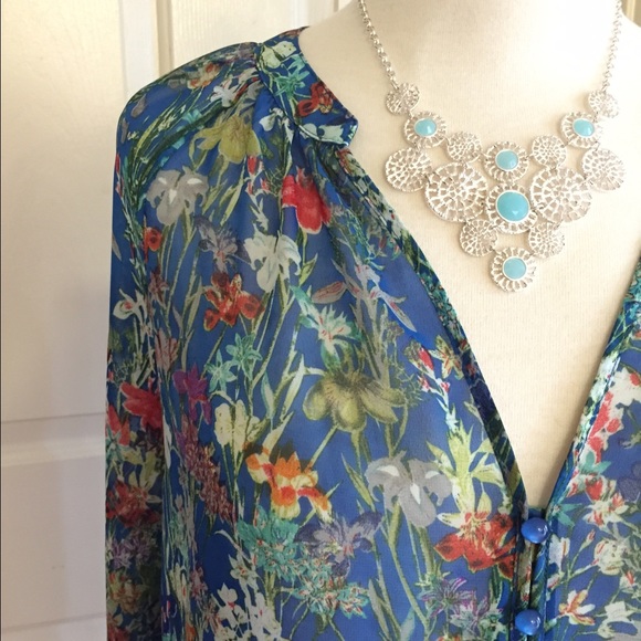 Fun2Fun Tops - ✨Fun 2 Fun Myrtle V-Neck Blouse