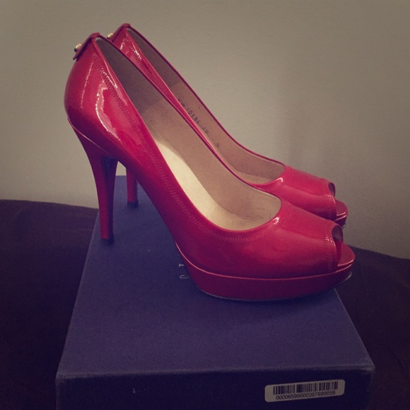 Stuart Weitzman Red Heels in good condition - Picture 1 of 4