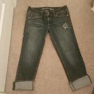 American Eagle size 6 Capris