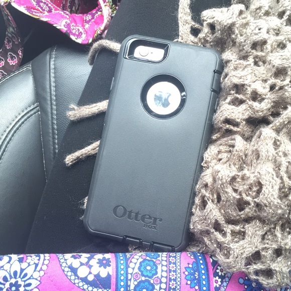 Black iPhone 6 Otter Box- Defender