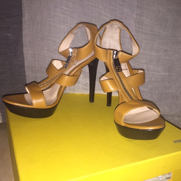 Brand new FENDI tan leather heels- summer ready!