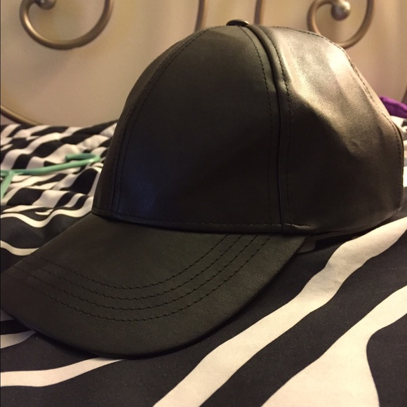 Faux leather SnapBack - Picture 1 of 1