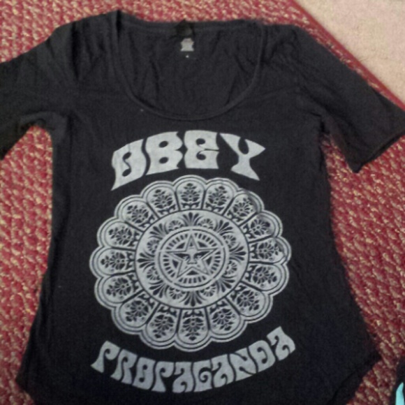 Obey tshirt