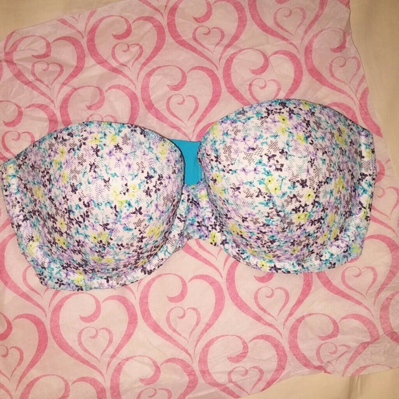 4 NWOT VICTORIA'S SECRET BRAS
