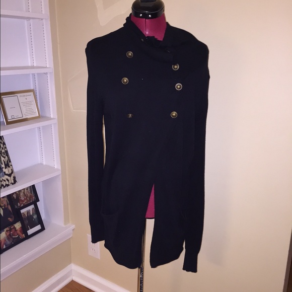 Black long sweater with bronze button opening