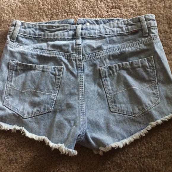 🎉2x HOST PICK🎉NWT Distressed Denim Shorts - Picture 3 of 4