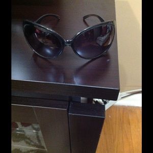 Black sunglasses- two pair