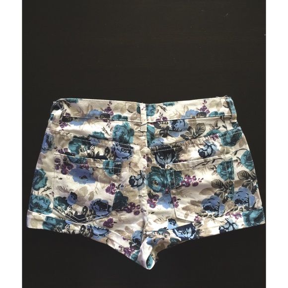 Floral Denim Shorts - Picture 3 of 4