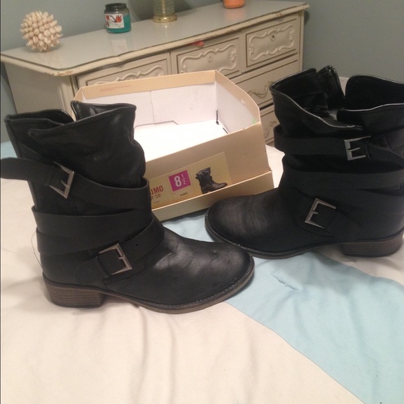 Mossimo black booties size 8 1/2
