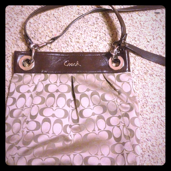 ONE DAY SALE: Coach crossbody/shoulder bag. Auth.