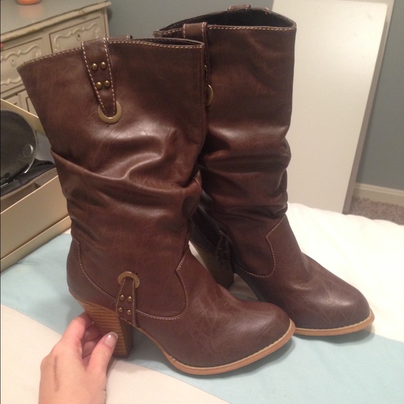 Brown cowgirl cowboy boots